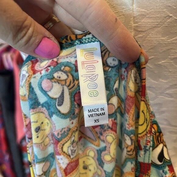 LuLaRoe Disney Pooh Bear Tigger Rabbit - Sz XS - NWOT WDW Classic Tee - Picture 7 of 9